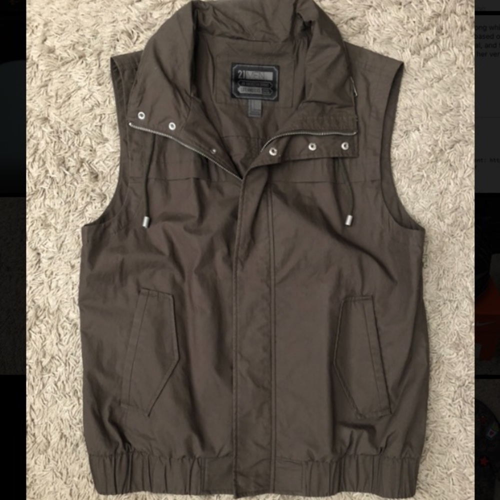 Forever 21 men’s vest army green